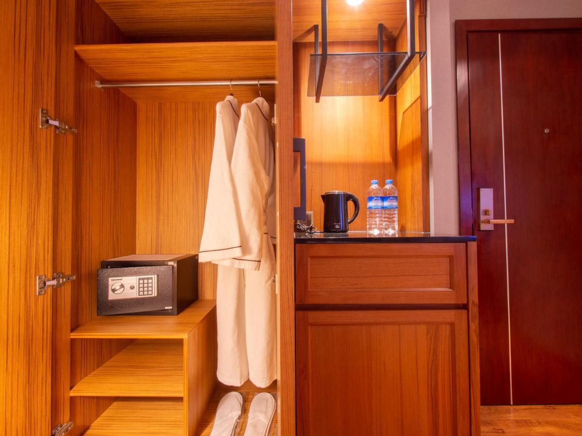 Prince Hotel Γιανγκόν Εξωτερικό φωτογραφία