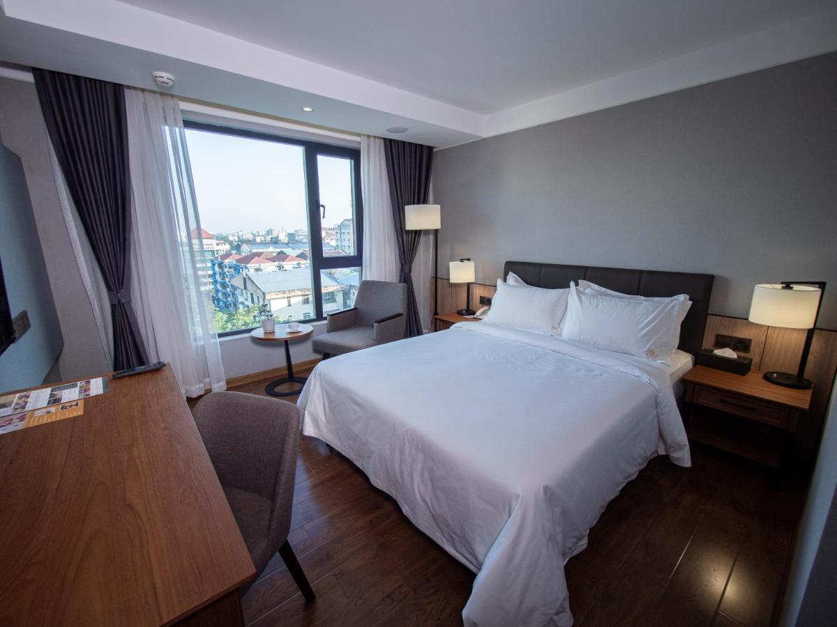 Prince Hotel Γιανγκόν Εξωτερικό φωτογραφία
