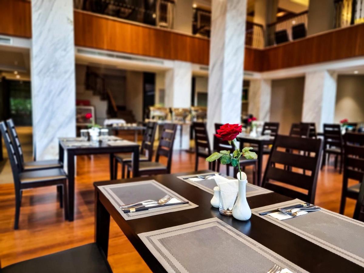 Prince Hotel Γιανγκόν Εξωτερικό φωτογραφία